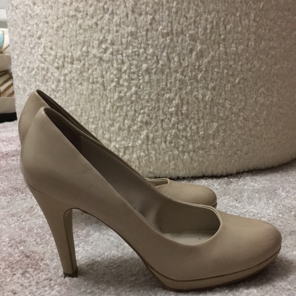 Franco Sarto Shoes - Franco Sarto nude pumps